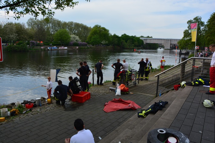 FW-MH: Person nach Sprung von der Schloßbrücke vermisst.