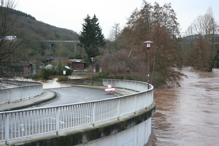 POL-PDKL: Hochwasser nach stetigen Regenfällen