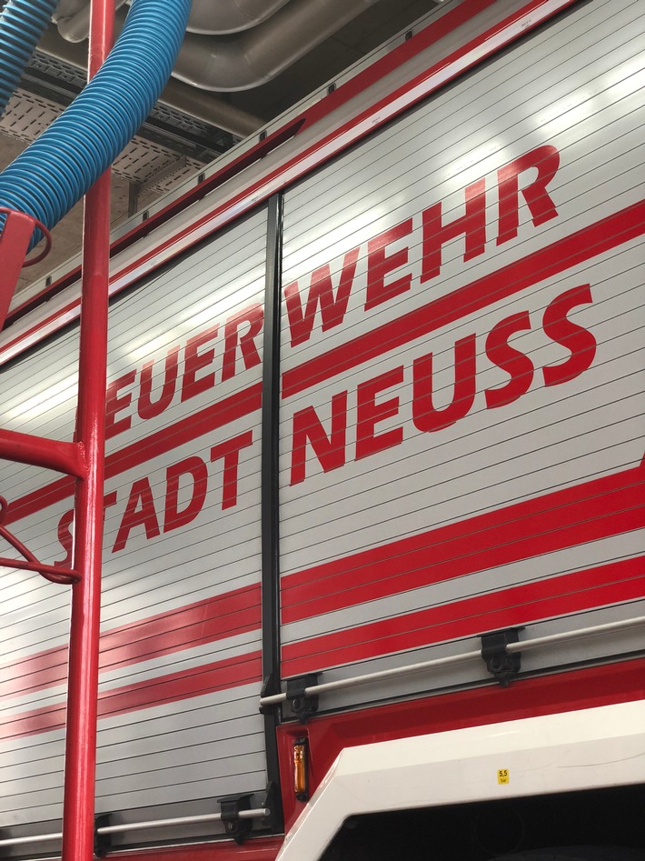 FW-NE: Kellerbrand an der Oberstraße | 17 Personen leicht verletzt