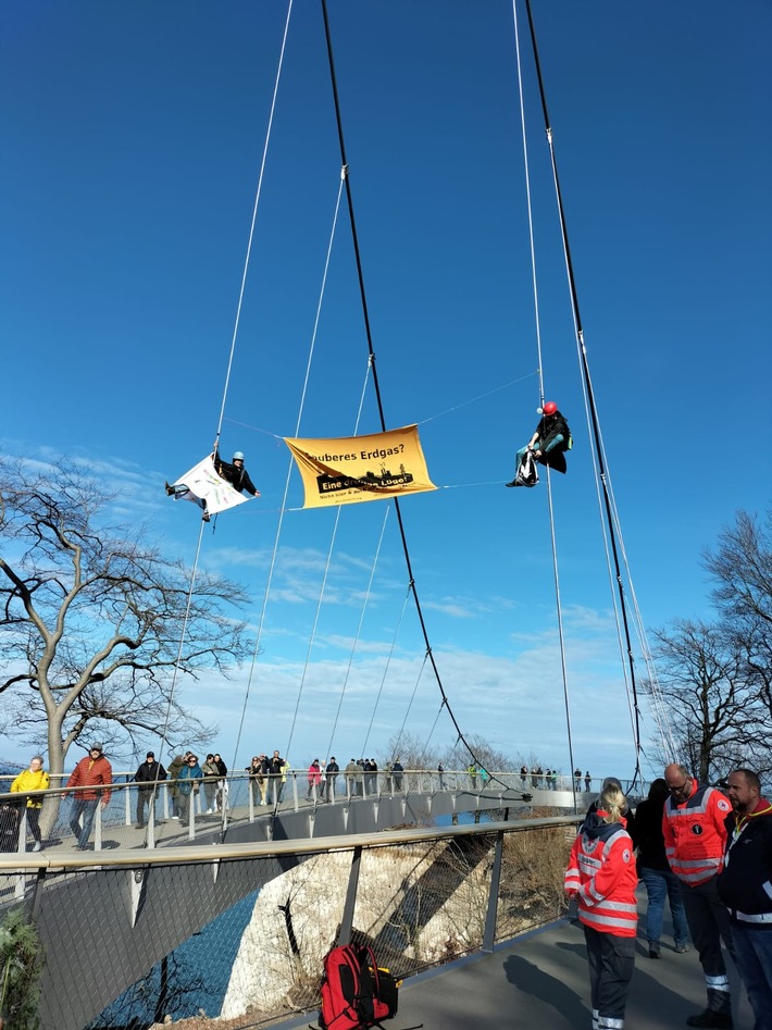 POL-NB: Demonstration am neueröffneten Skywalk am Königsstuhl/Sassnitz