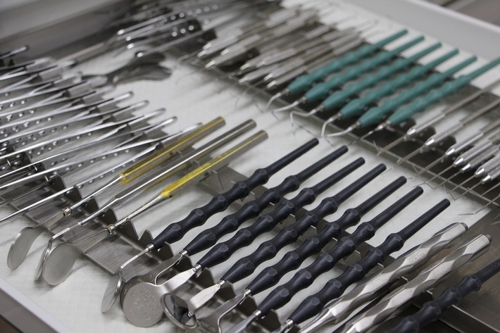 Zahnersatz Dentallabor Marzahn, Pankow, Treptow - Zahnfabrik Berlin da ist der Kunde noch König / Weiterer Text über ots und www.presseportal.de/nr/157222 / Die Verwendung dieses Bildes ist für redaktionelle Zwecke unter Beachtung ggf. genannter Nutzungsbedingungen honorarfrei. Veröffentlichung bitte mit Bildrechte-Hinweis.