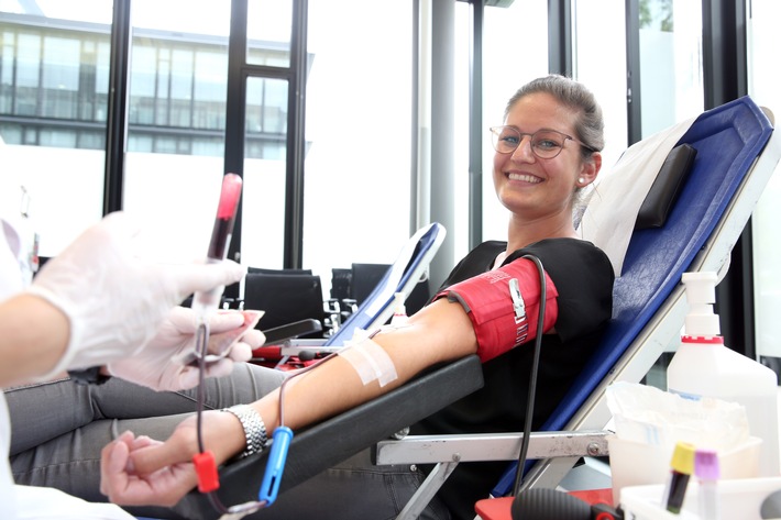 Blut spenden, Leben retten: Blutspendenaktion bei Santander