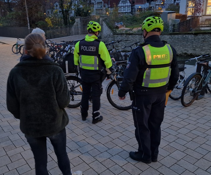 POL-PB: #LEBEN - Polizei führt Beleuchtungskontrollen an Schulen durch