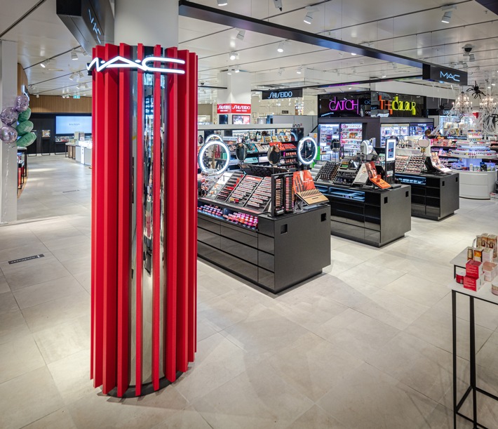 Reopening of Manor Lausanne: Manor presents a new concept for the beauty, jewelery and accessories departments
