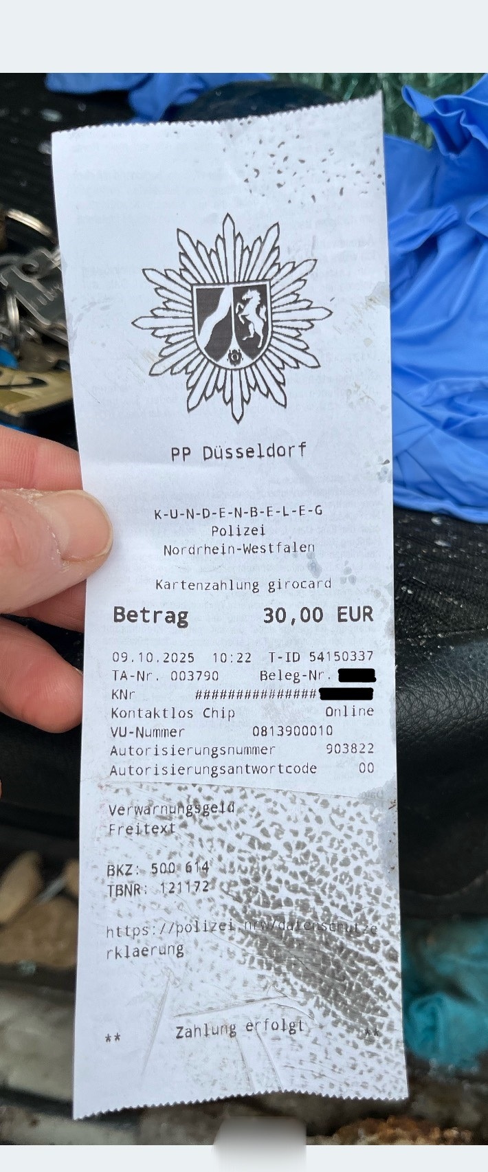 POL-D: Meldung der Autobahnpolizei - A 3 bei Erkrath - Lkw-Fahrer fährt auf Stauende auf - Person wird schwer verletzt mit Hubschrauber ins Krankenhaus geflogen - Sicherheitsgurt kann Leben retten!