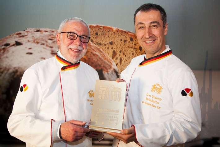 Cem Özdemir: Botschafter des Deutschen Brotes 2017 / Bäckerhandwerk stärkt die Zukunft der Brotkultur mit prominentem Würdenträger, frischer Nachwuchskampagne und neuem Brotinstitut