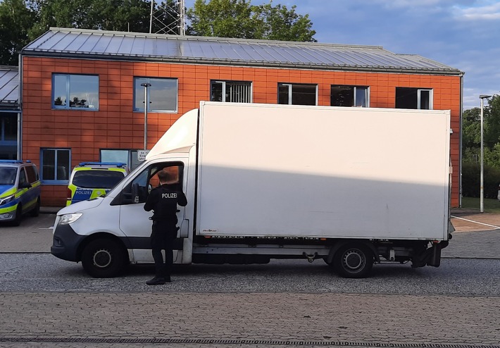 POL-RZ: Überladener LKW gestoppt