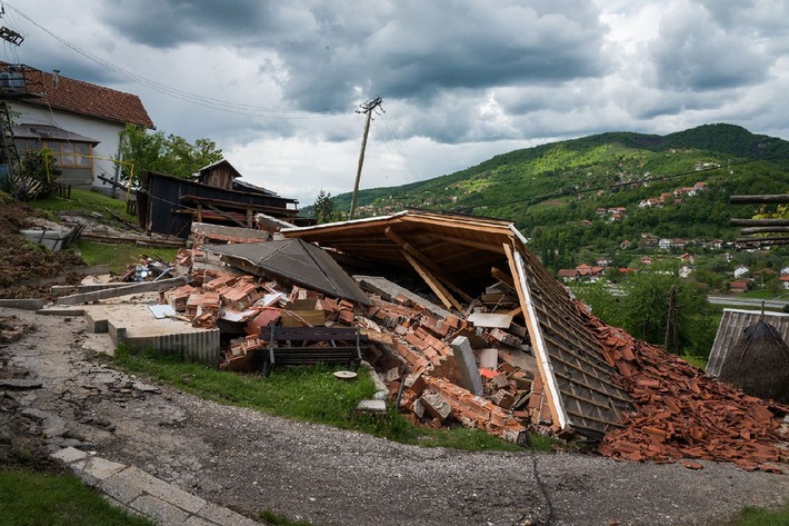 Caritas spricht Nothilfe-Beitrag von 500 000 Franken für die Opfer der Flutkatastrophe in Bosnien und Serbien (BILD)