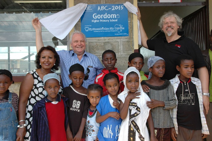 Eckart Witzigmann und Ralf Bos eröffnen mit Almaz Böhm neue Schule in Äthiopien (mit Bild)