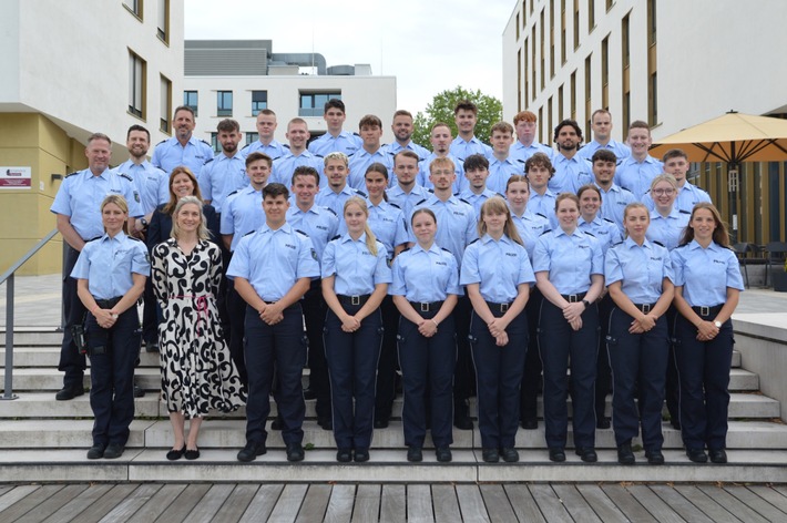 POL-DN: Die Polizei Düren heißt 33 Kommissaranwärterinnen und -anwärter herzlich willkommen