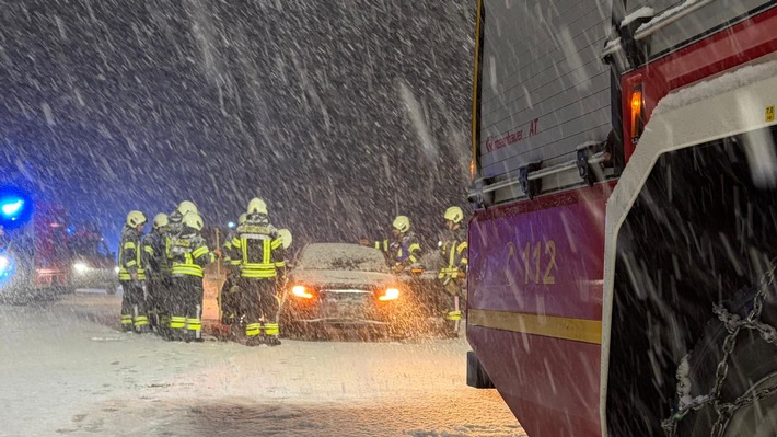 FW-EN: Feuerwehr rückt am Samstag zweimal aus