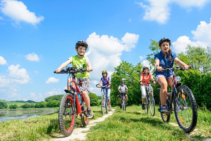 Kleine Räder, große Abenteuer: ADAC gibt Tipps für eine gelungene Fahrradtour mit Kindern