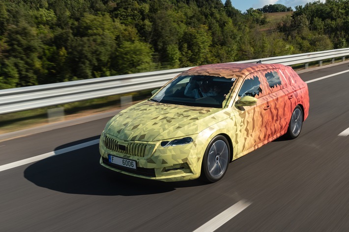 191029_SKODA_OCTAVIA_Covered_Drive-1.jpg