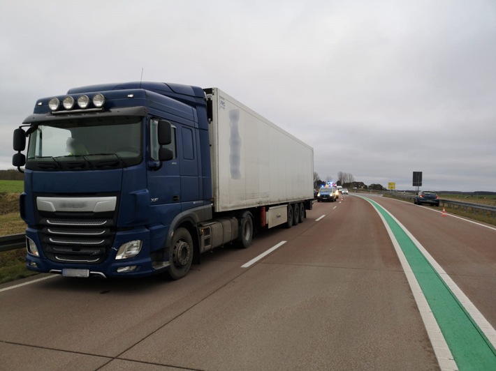 POL-HST: Zusammenstoß eines PKW mit einem LKW auf der B 96 auf Höhe Samtens