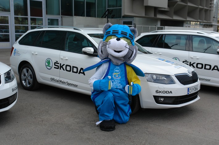 Neue SKODA Octavia Combi fahren bei der 77. IIHF Eishockey-Weltmeisterschaft vor (BILD)