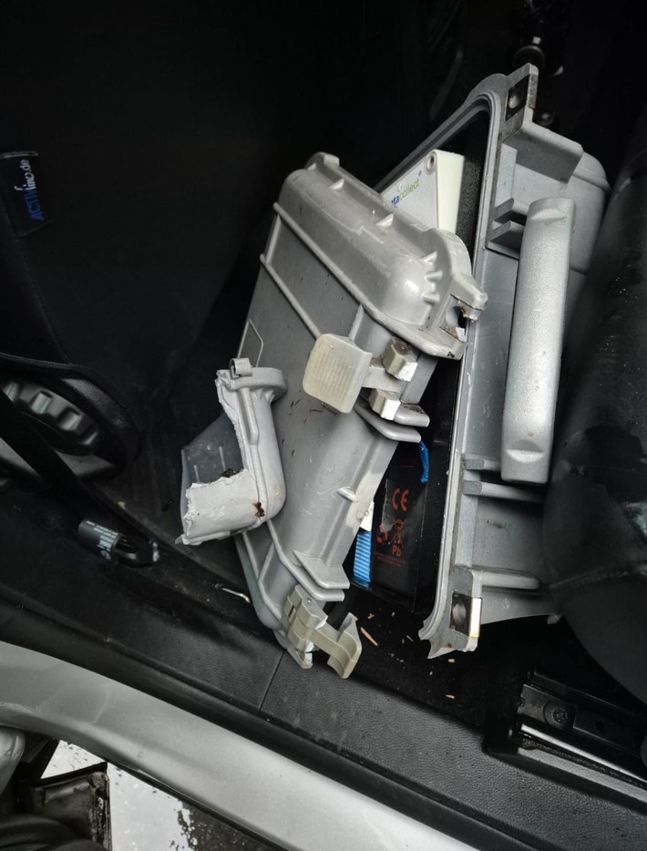 POL-EN: Hattingen: Täter zerstören Verkehrszählgerät_ Auswertung für präventive Zwecke nicht mehr möglich