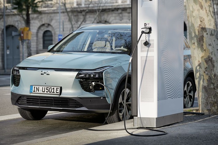 "Smartphone auf Rädern" - EURONICS bringt das erste Elektroauto in den Fachhandel