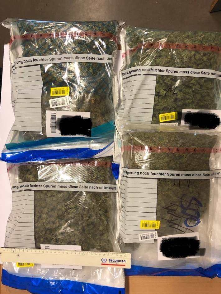 POL-GÖ: (680/2017) Überraschender Drogenfund während Nachbarschaftsbefragung - Polizei beschlagnahmt rund ein Kilo Marihuana