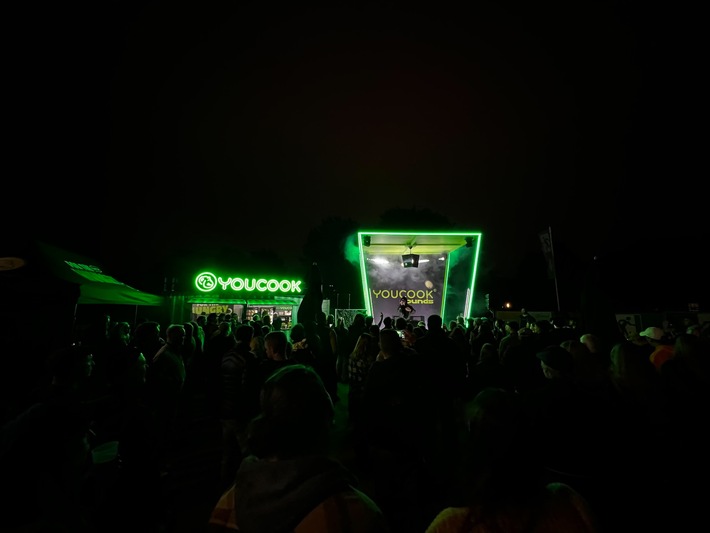 Erfolgreiche Premiere: YOUCOOK Sounds-Bühne begeistert das Publikum im Reeperbahn Festival Village mit der Leidenschaft und Vielfalt einer jungen Musik-Szene / Tour-Support für aufstrebende Pop-Artists