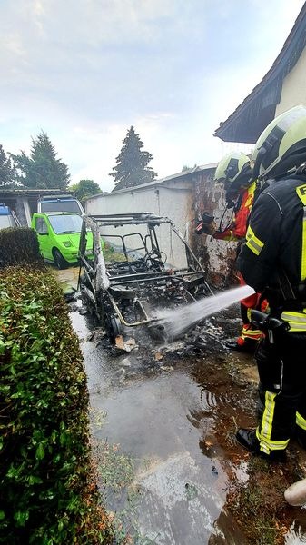 LPI-EF: Brennendes Elektroauto sorgt für hohen Schaden