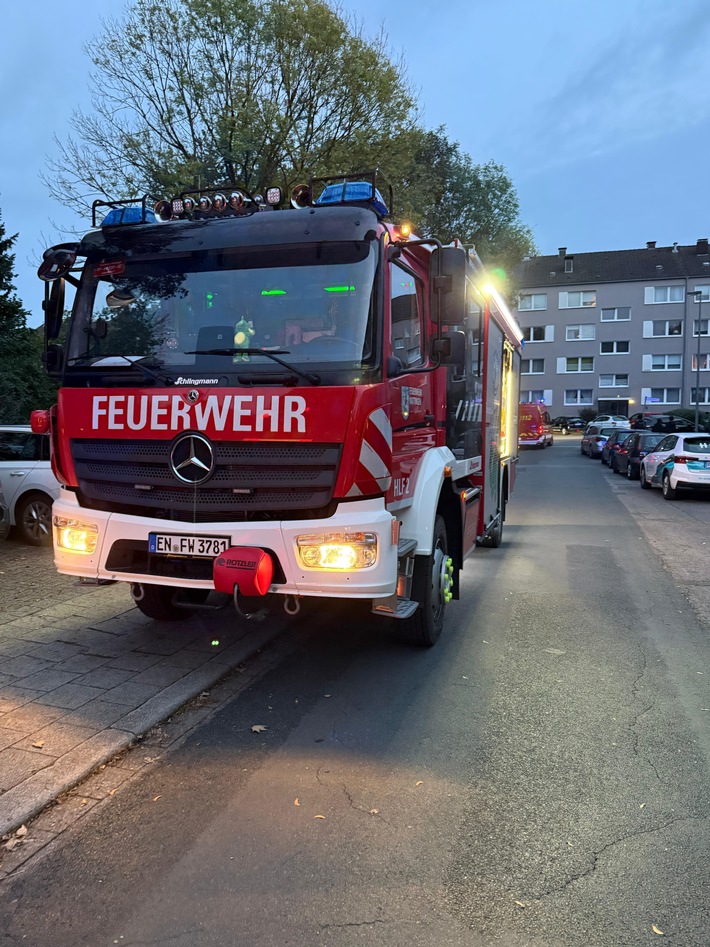 FW-EN: Gemeldeter Brand in einer Wohnung mit Menschenleben in Gefahr