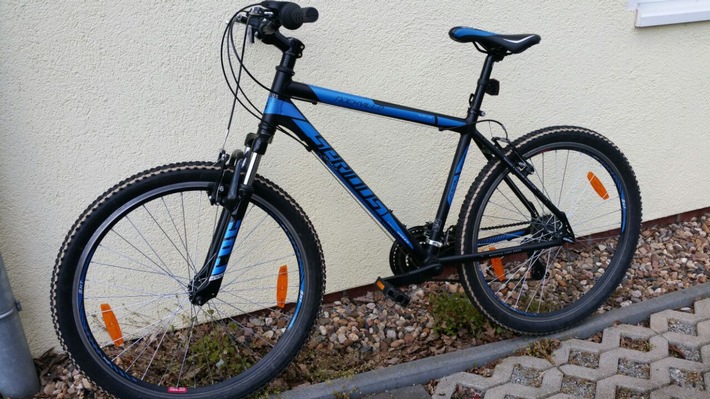 POL-CUX: Polizei sucht Eigentümer eines blauen Mountainbikes + Diebe verunfallen mit altem BMW
