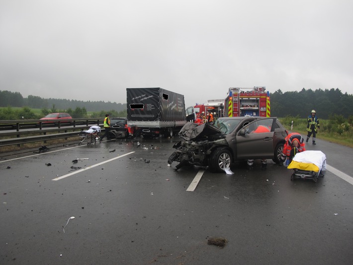 POL-ROW: Verletzte bei Verkehrsunfall auf Autobahn