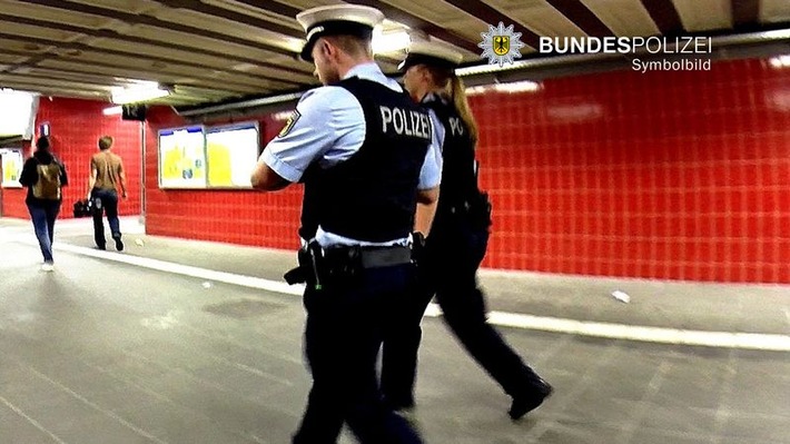 Bundespolizeidirektion München: Bundespolizistin tätlich angegriffen: 22-Jähriger tickt in der Wache am Ostbahnhof aus
