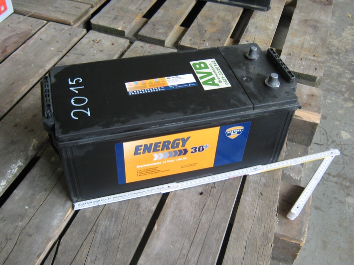 POL-CUX: Batterie aus mobiler Baustellenampel gestohlen + Einbrecher auf Campingplätzen