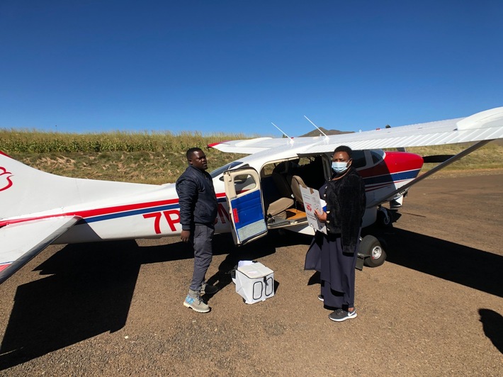 AstraZeneca-Impfung in Lesotho per Kleinflugzeug geliefert