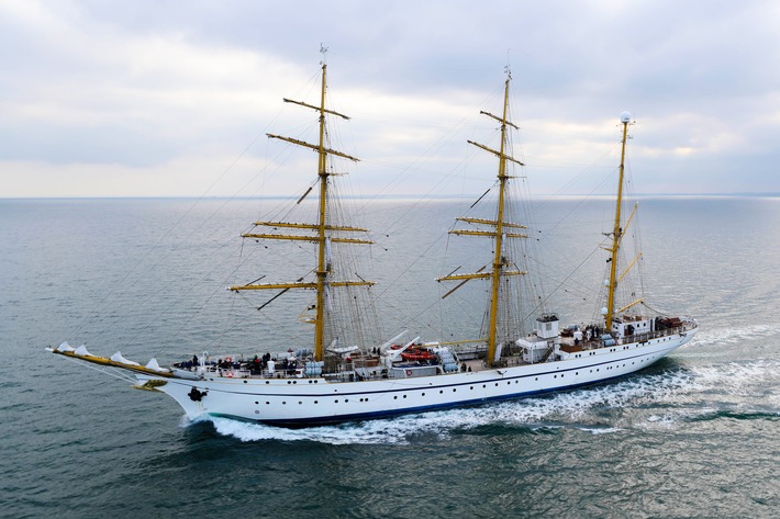 Nun geht es endlich los! Segelschulschiff &quot;Gorch Fock&quot; nimmt Kurs auf die Kanarischen Inseln