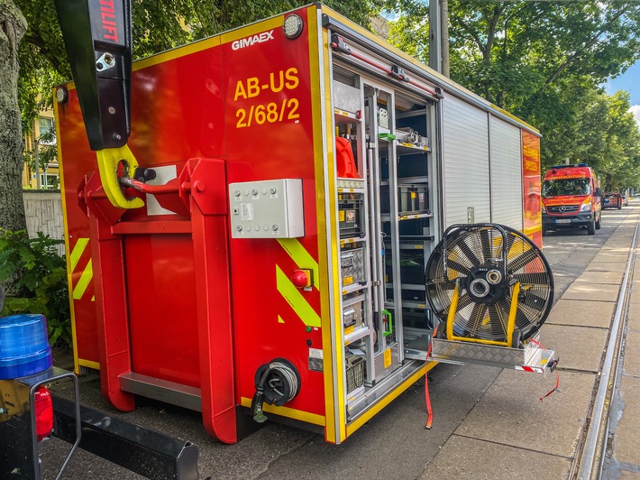 FW Dresden: Gasausströmung in einem Wohngebäude