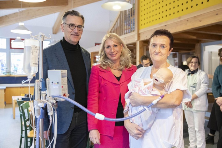 Pressemitteilung: Baumüller spendet 7000 Euro an Nürnberger Klinik für Neugeborene, Kinder und Jugendliche