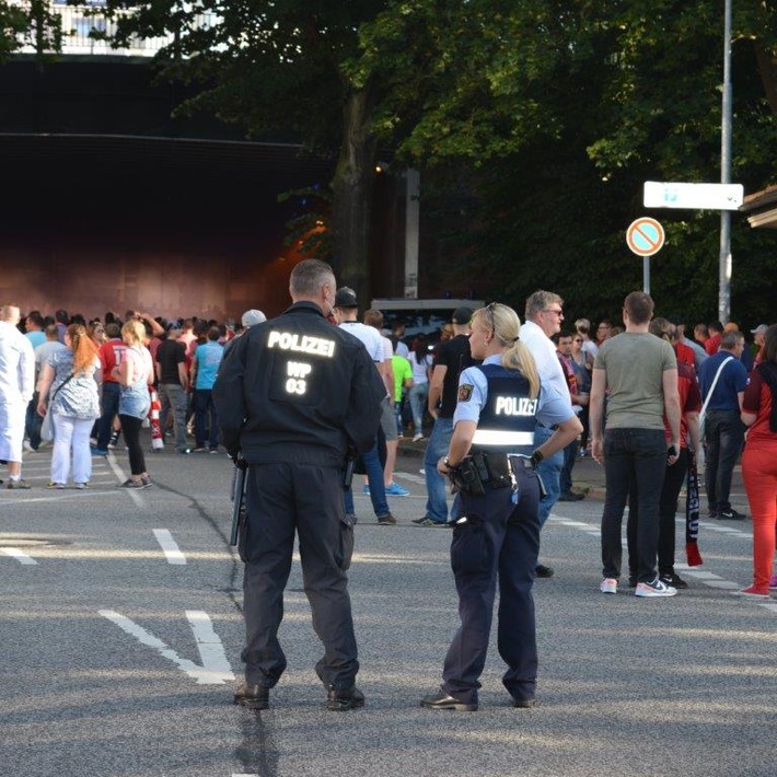 POL-PPWP: Täterfestnahme nach Abbrennen von Pyrotechnik