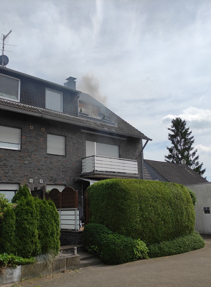 FW-OB: Balkonbrand in Oberhausen-Schmachtendorf