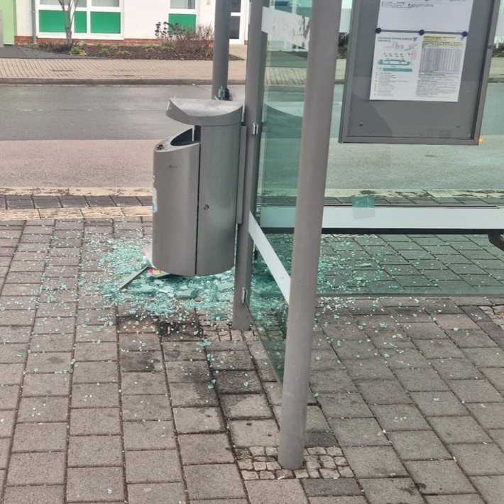 LPI-EF: Zeugenaufruf nach Sachbeschädigung am Busbahnhof in Sömmerda