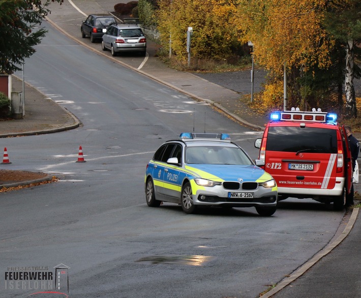 FW-MK: Ölspur führt zu glatten Straßen