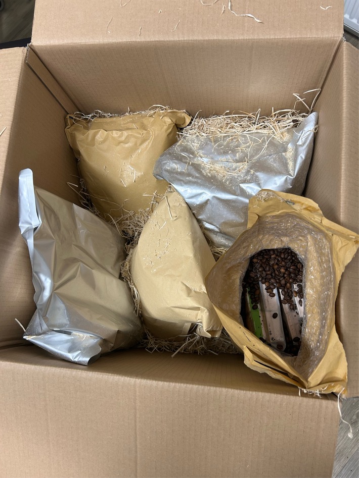 HZA-KI: Zoll sichert 50 Kilogramm Haschisch am Fährbahnhof Puttgarden / Straßenverkaufswert rund 500.000 Euro