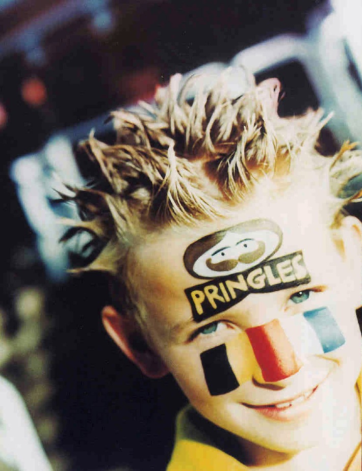 Pringles sponsert das größte Fußballturnier Europas / Offizieller Snack der Euro 2000 / Pringles und die Euro 2000 - ein unwiderstehliches Match
