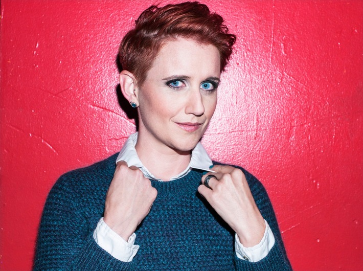 Medienmitteilung: "Sportjournalistin Steffi Buchli zeigt Littering die rote Karte"