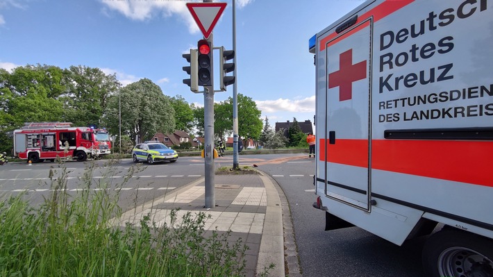 FW Celle: Verkehrsunfall auf dem Wilhelm-Heinichen-Ring - insgesamt 5 Einsätze am Mittwoch für die Feuerwehr Celle