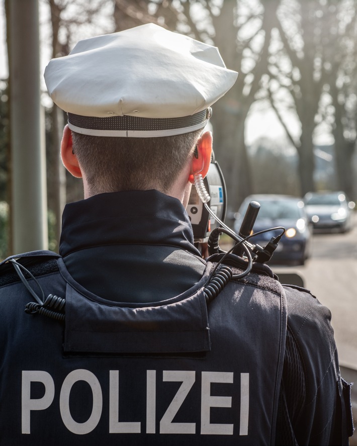 POL-SE: Rellingen - Brennpunkdienst des Polizeireviers Pinneberg kontrolliert in 30er Zone und betreibt aktive Verkehrsaufklärung