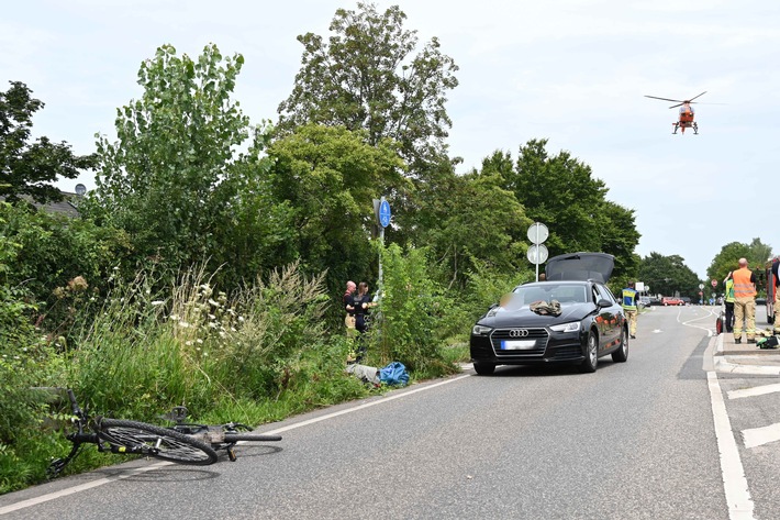 FW Pulheim: Radfahrer frontal von PKW erfasst - Rettungshubschrauber im Einsatz