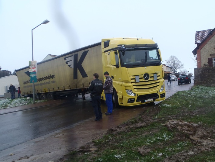 POL-PDWO: LKW festgefahren