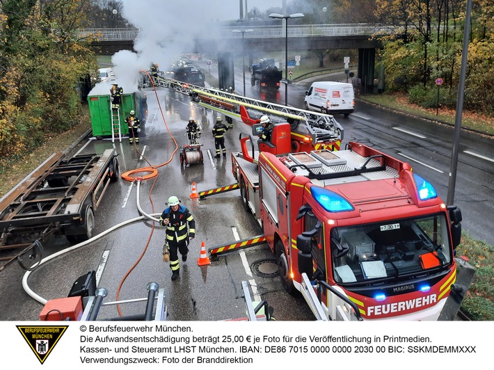 FW-M: Lkw-Brand sorgt für Verkehrsbehinderung (Moosach)