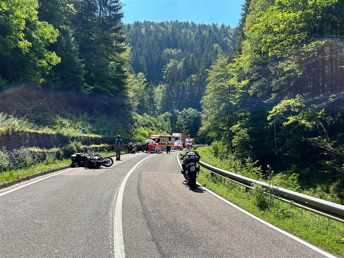 POL-PDLD: Rinnthal/B48 - Schwerer Verkehrsunfall unter Beteiligung von drei Motorradfahrern