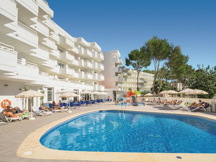 alltours Gruppe übernimmt Hotel Paguera Park (4,5*) und baut Position von allsun Hotels auf Mallorca weiter aus / Eigene Hotelkette betreibt jetzt 28 Ferienhotels in Spanien