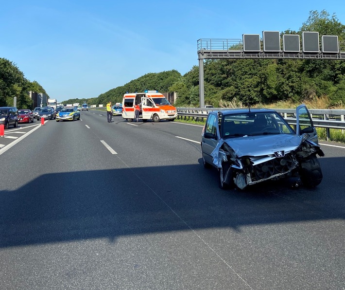 POL-VER: Werkzeugdiebe ermittelt ++ Einbrecher erbeuten Schmuck ++ A1 nach Unfall voll gesperrt ++ 42-Jährige verliert nach geplatztem Reifen auf A27 Kontrolle über Fahrzeug ++