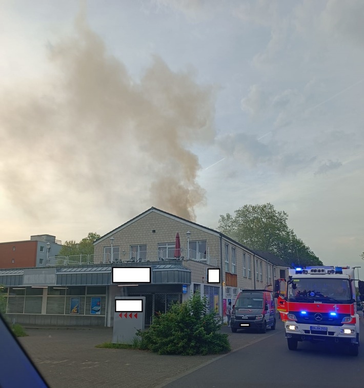 FW-BN: Küchenbrand in einem Restaurant - zwei verletzte Personen
