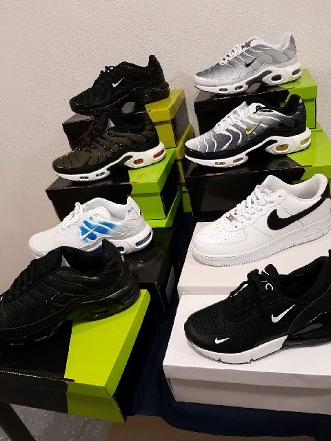 HZA-EF: Mit falschem Schuh erwischt / Zoll zieht insgesamt 40 Paar gefälschte Markenschuhe in Johanngeorgenstadt aus dem Verkehr